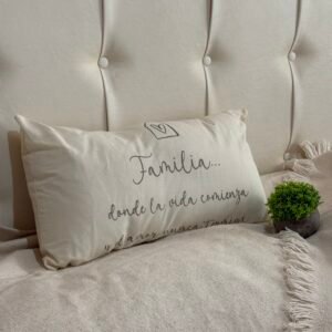 Almohadón ''FAMILIA DONDE LA VIDA COMIENZA Y...''